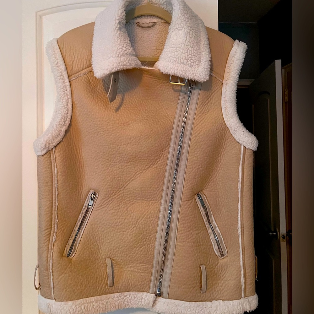 Vest - Picture 3 of 5